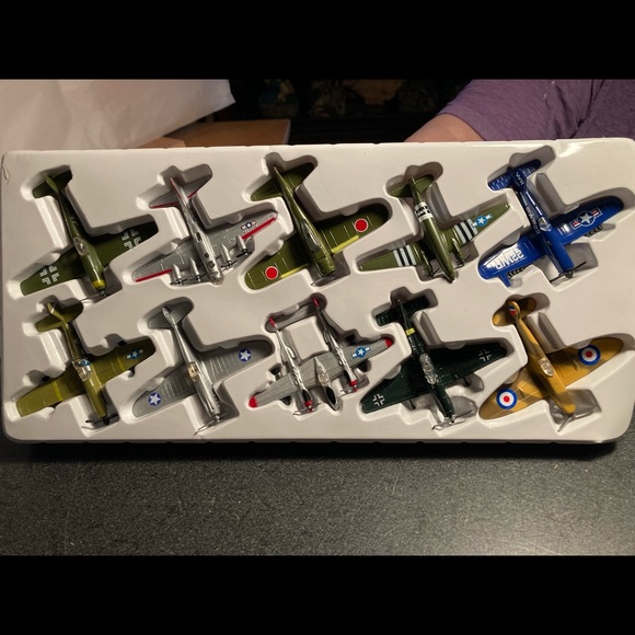 World War II Airplane set metal planes with great detail 10 to set NEW in box - Picture 9 of 11